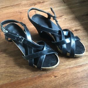 Comfy and cute! Great wedges for summer!